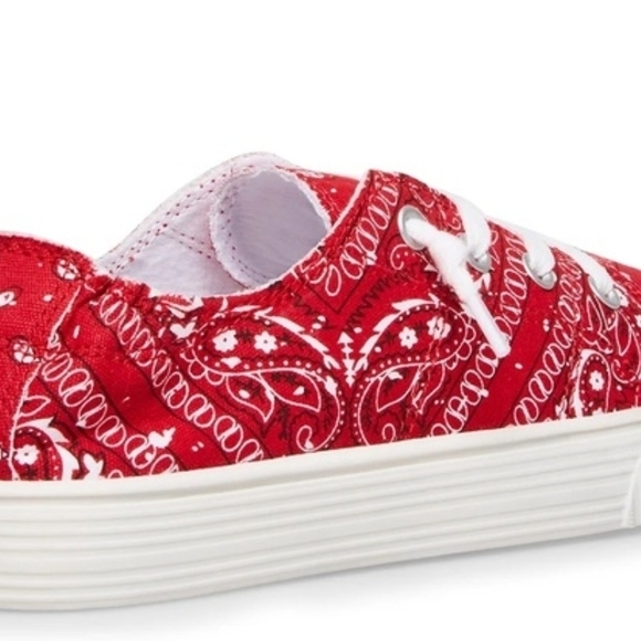 NWT Madden Girl Red Paisley "Marisa" Canvas Sneakers - Picture 5 of 5